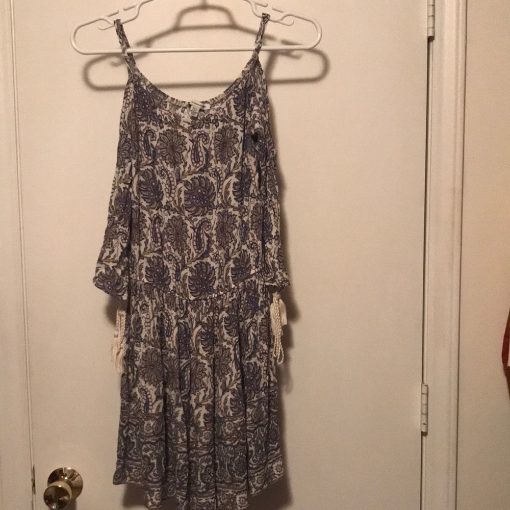 AEO patterned cutout sleeves dress w tassels